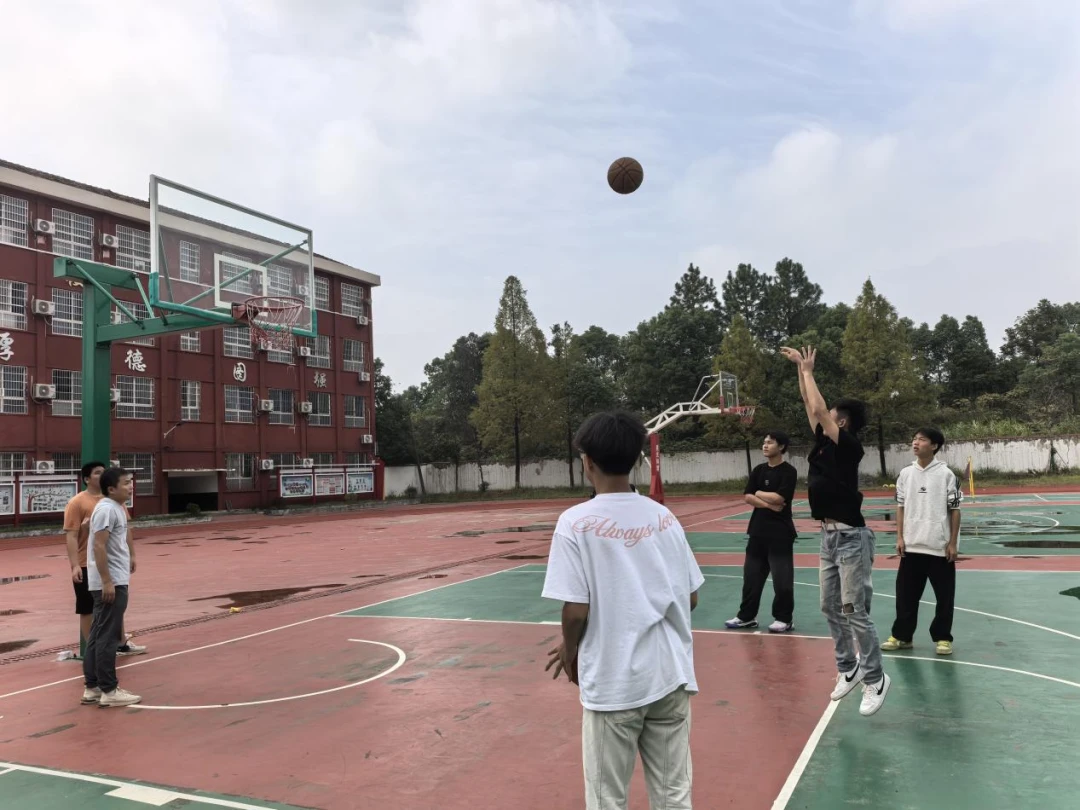 青少年篮球爱好者如何提升配合技巧?_0